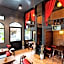 Lynlan Hostel & Cafe