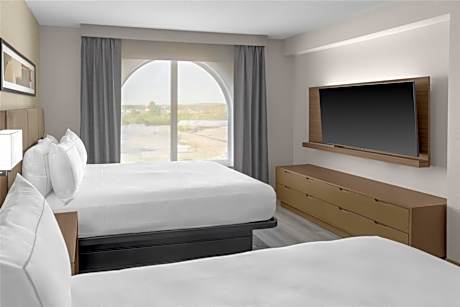 2 Queen 1 Bedroom Suite Ns Plus 1 Sofa Bed