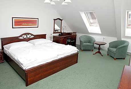 Standard Double Room with Shared Bathroom