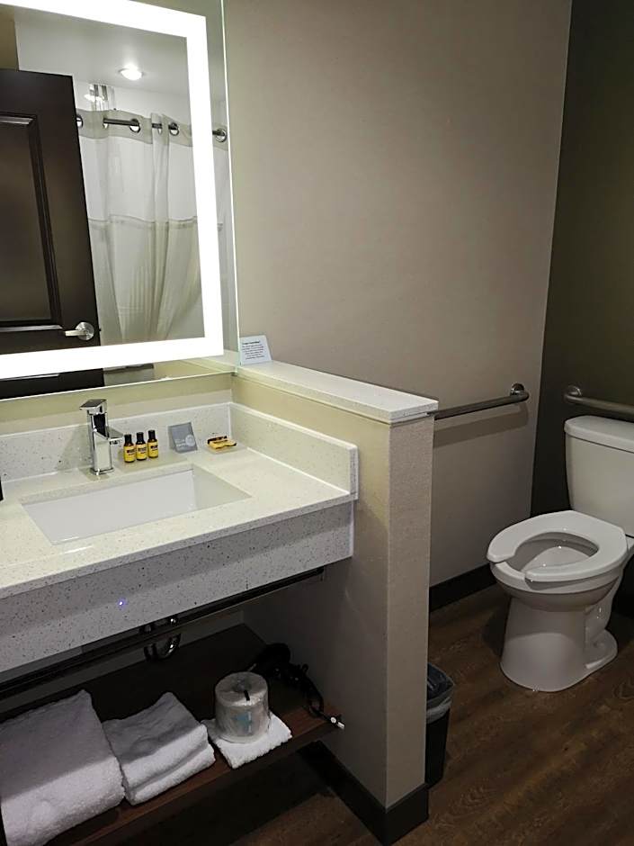 Best Western Plus Hinton Inn & Suites