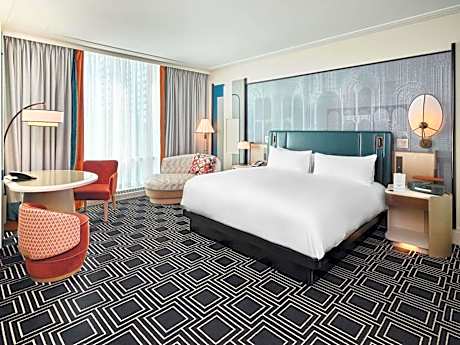 Luxury Corner King Room