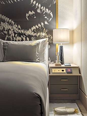 Classic Room with City View