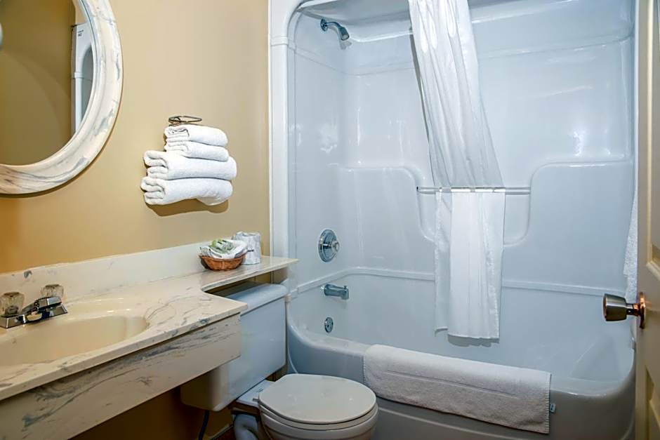 Shallow Bay Motel & Cabins Conference Centre