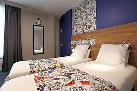 Queen Room with Two Queen Beds and Communicating Room - Non-Smoking