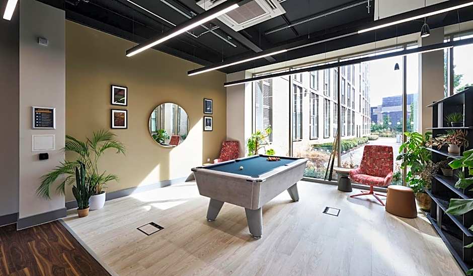 For Students Only The Oaks in Coventry