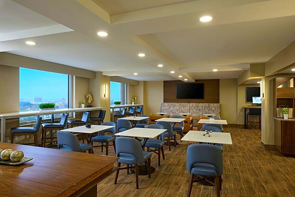 Renaissance by Marriott Dallas Addison Hotel