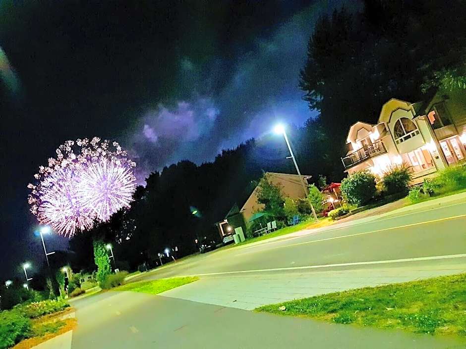 Kokomo Inn Tropical Riverfront B B