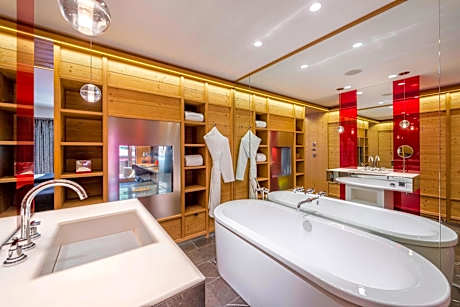 Mega, Family room, 1 King, and 1 single bed, Balcony