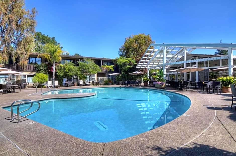 Dinah`S Garden Hotel