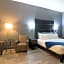 Wood River Inn & Suite