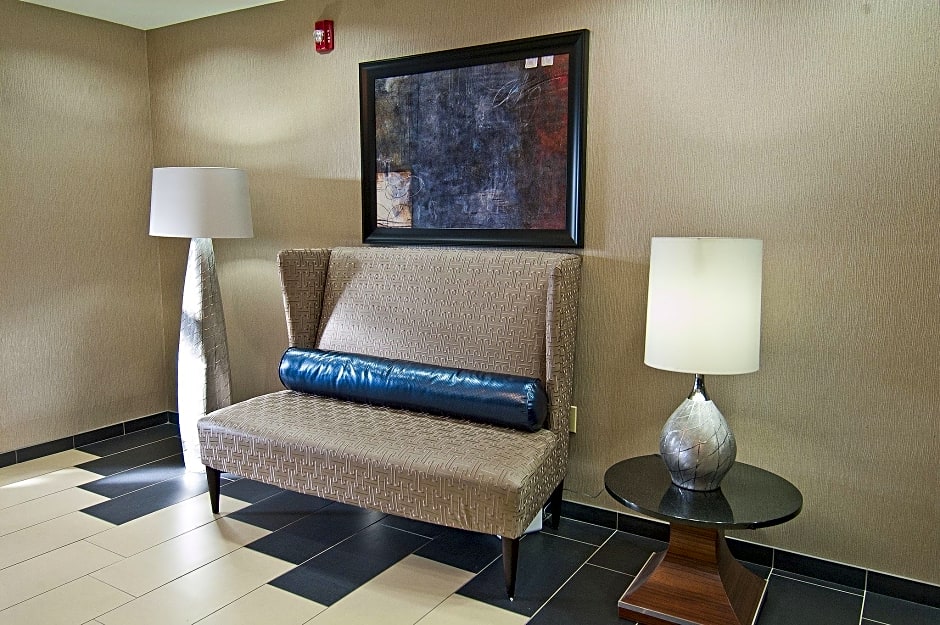 Holiday Inn Express & Suites Jackson/Pearl International Airport By IHG