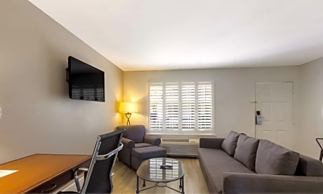 Suite-1 Queen Bed Non-Smoking 2 Rooms Sofabed 2 Flat Screen Tvs Kitchenette Full Breakfast