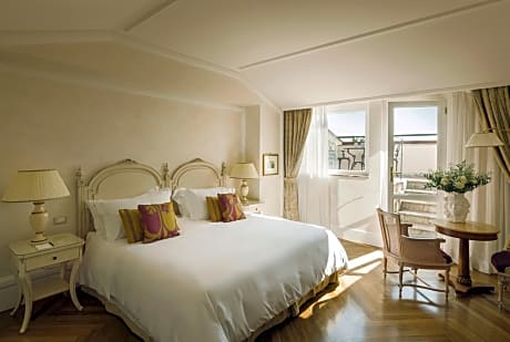 Villa Flora Deluxe Sea View Room with Balcony