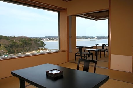 Family Room with Side Sea View