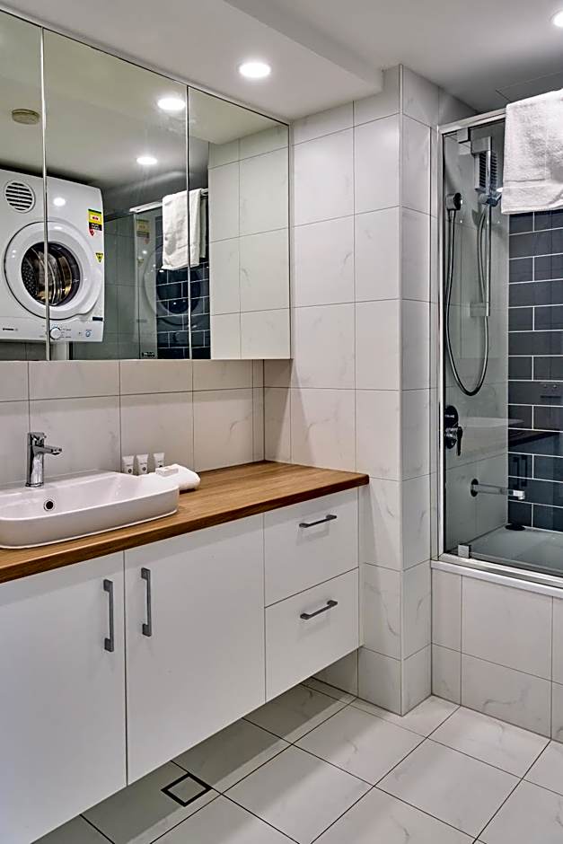 River Plaza Apartments