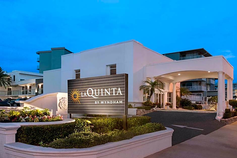 La Quinta Inn & Suites by Wyndham Oceanfront Daytona Beach