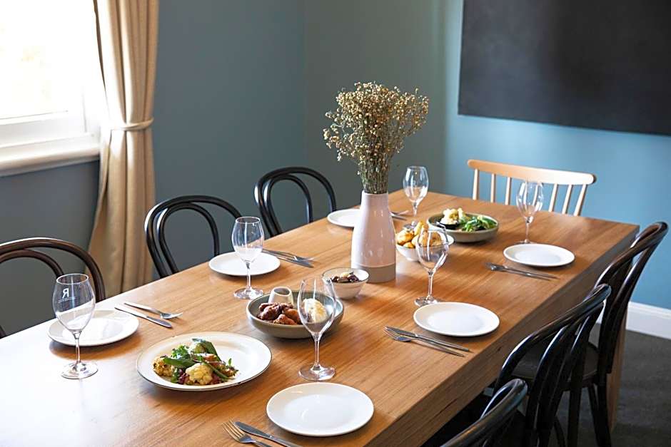 Robertson Public House and Kitchen