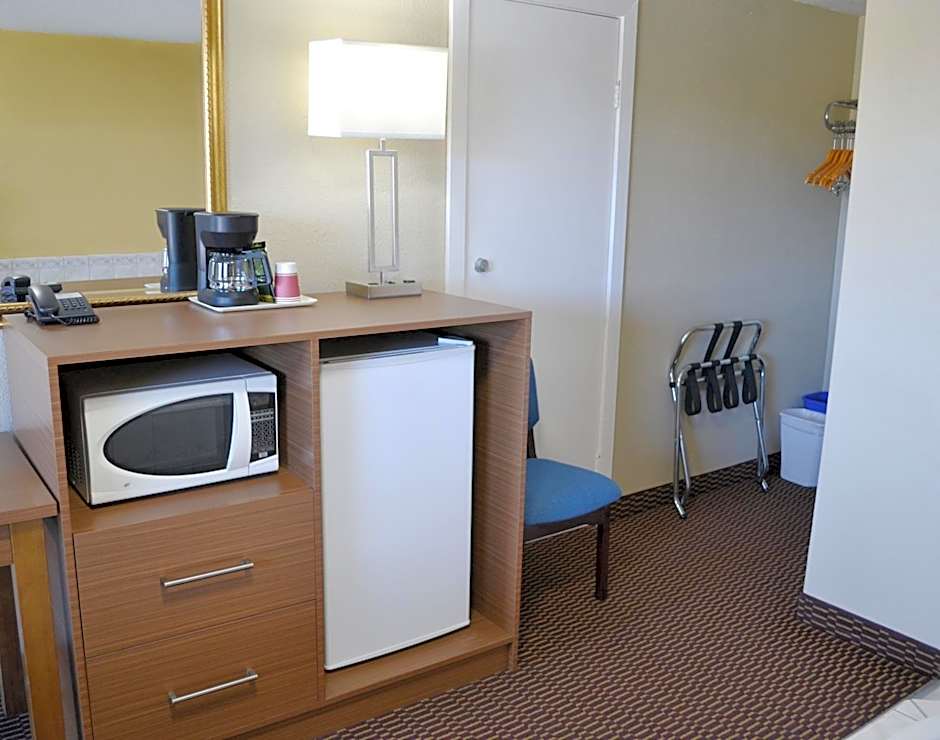 Motel 6 Campbellford, ON