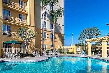 La Quinta Inn & Suites by Wyndham Ontario Airport