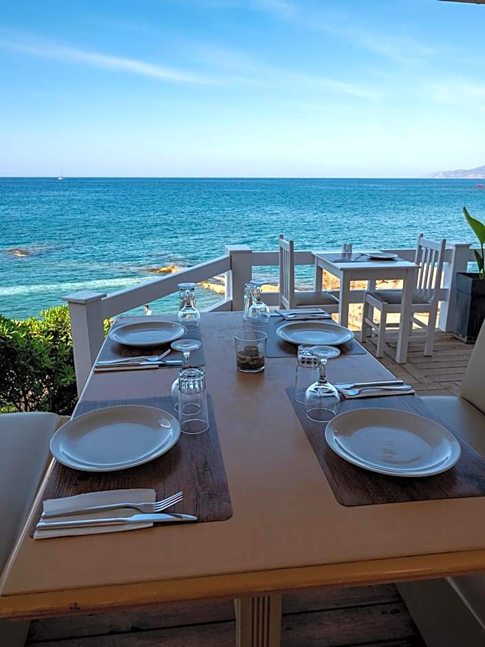 Elmi Beach Hotel & Suites