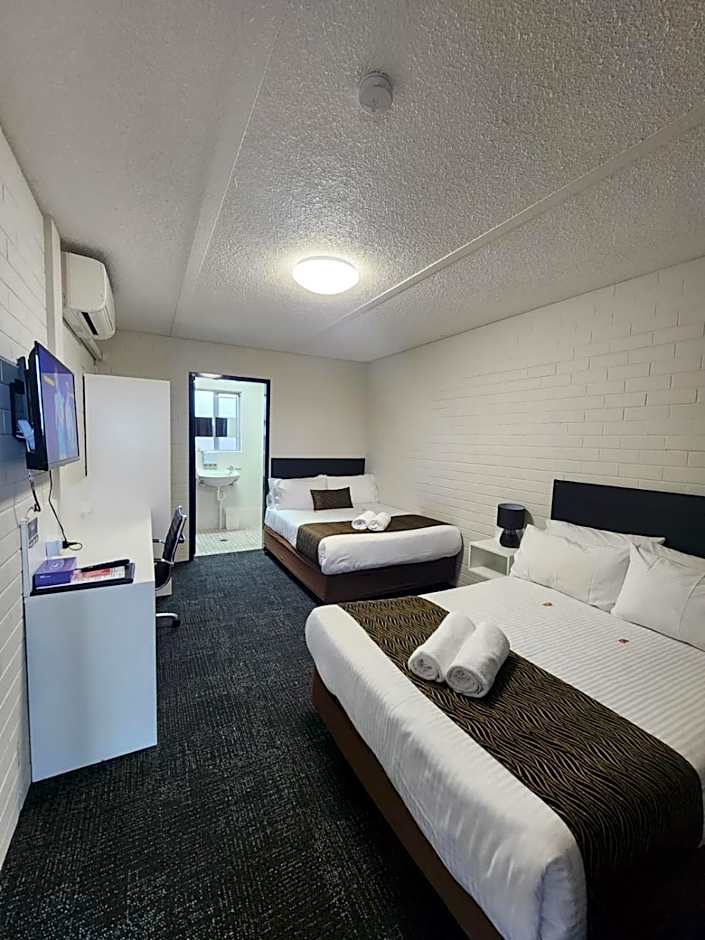Crest Motor Inn