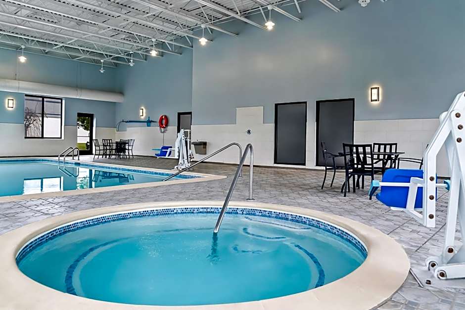 HomeTowne Studios by Red Roof Flint