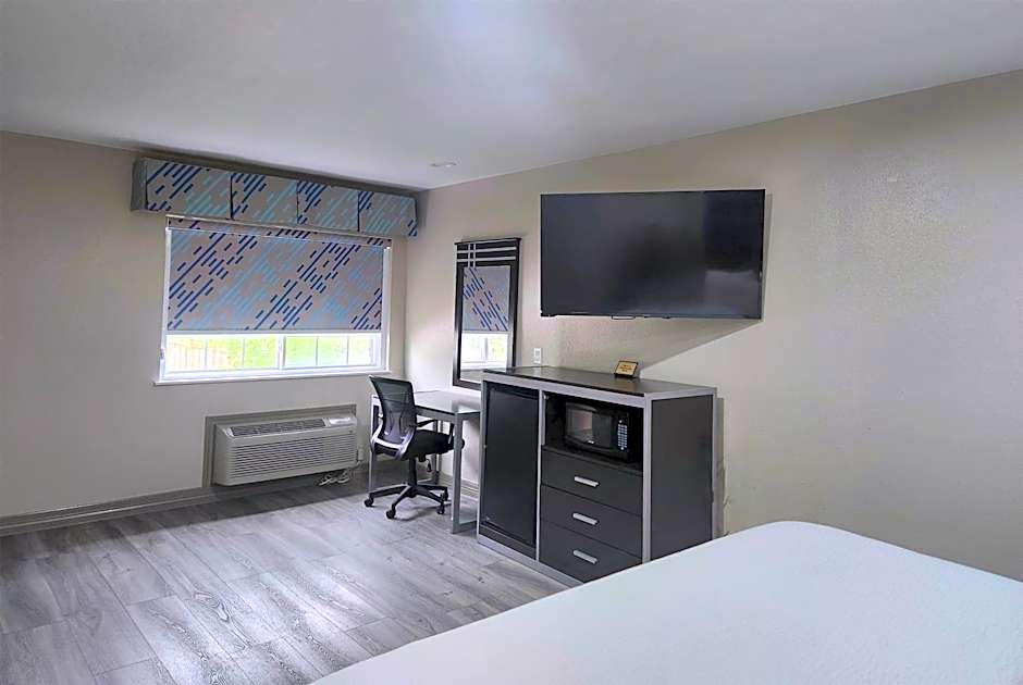 Days Inn by Wyndham Baytown TX