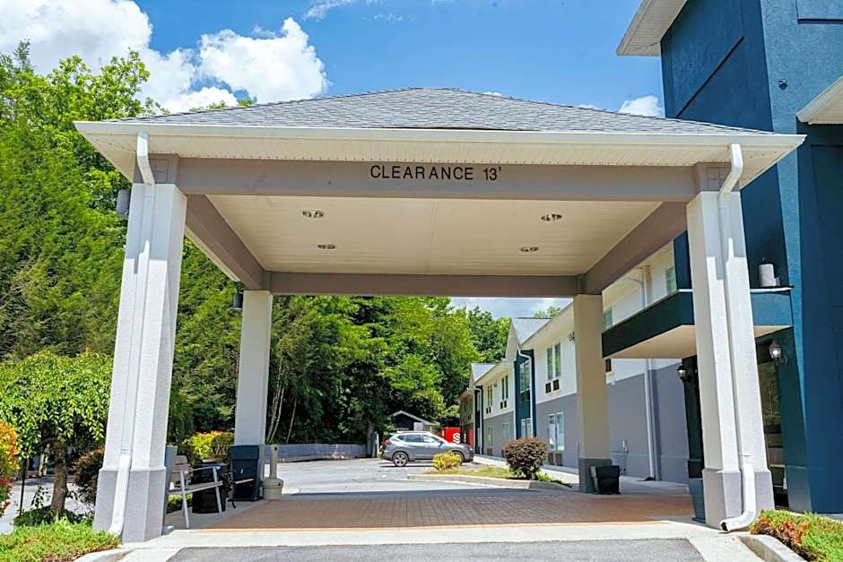 Clarion Pointe - Dillard near Blue Ridge Mountains