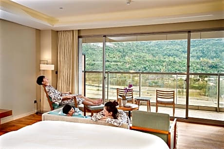 Suite with 1 Queen bed