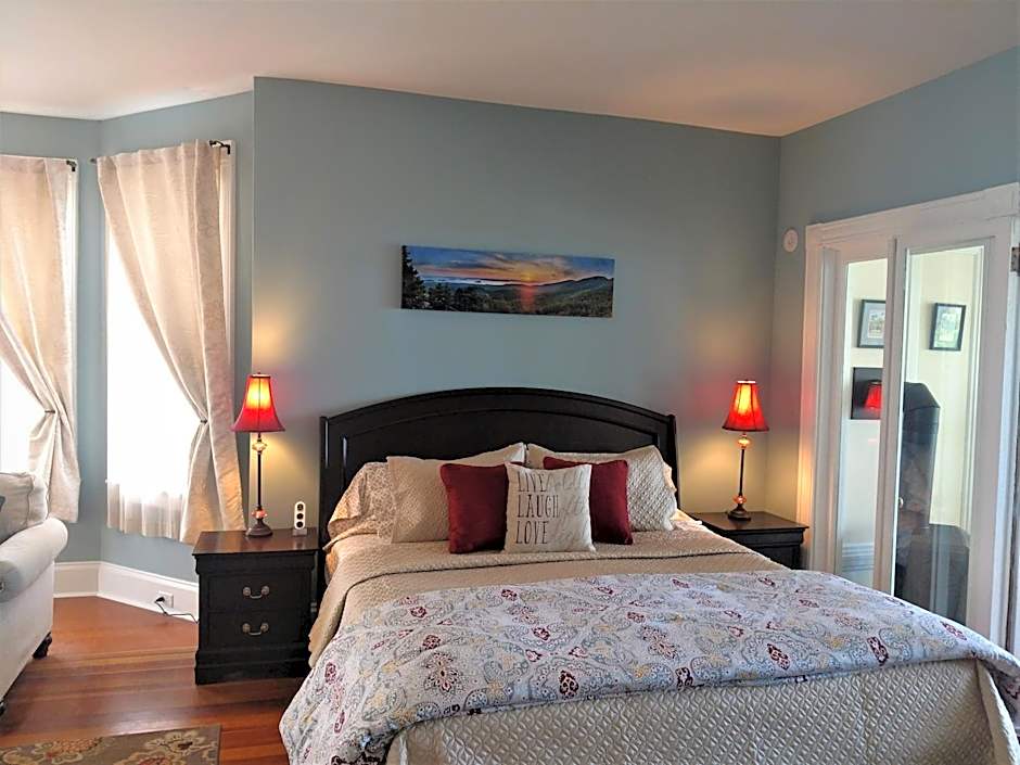 Saltair Inn Waterfront B&B