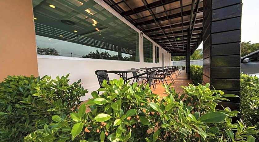 The charlotte smart hotel lopburi