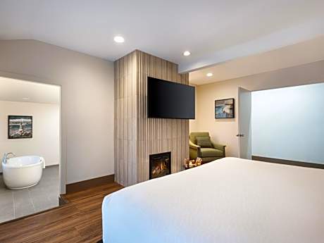 Point Lobos Suite. 1 Bedroom, Ocean View