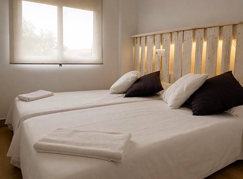 Hostal Ciempozuelos, Parque Warner y Madrid