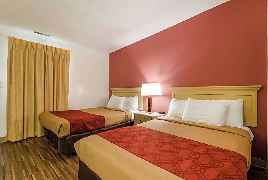 Econo Lodge Inn & Suites near Split Rock and Harmony Lake