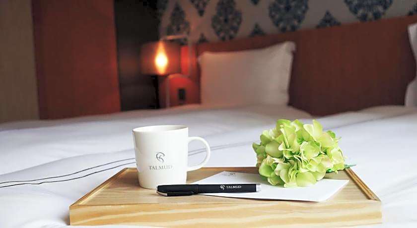 Talmud Hotel Yizhong