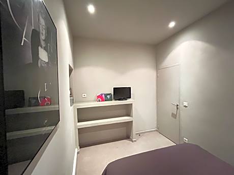 One-Bedroom Apartment (Annex)