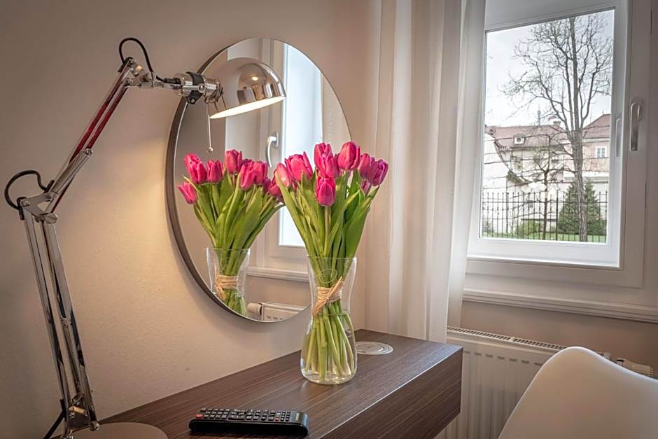 Pytloun Kampa Garden Hotel Prague