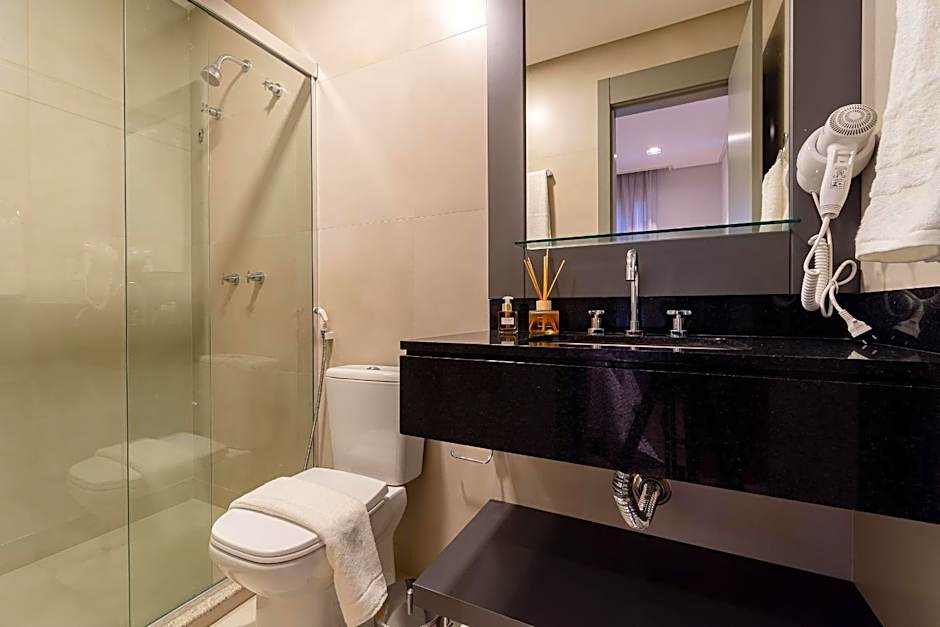 AION suítes 103 - Compacto e luxuoso Loft - Rooftop com piscina e academia - À poucos passos da praia