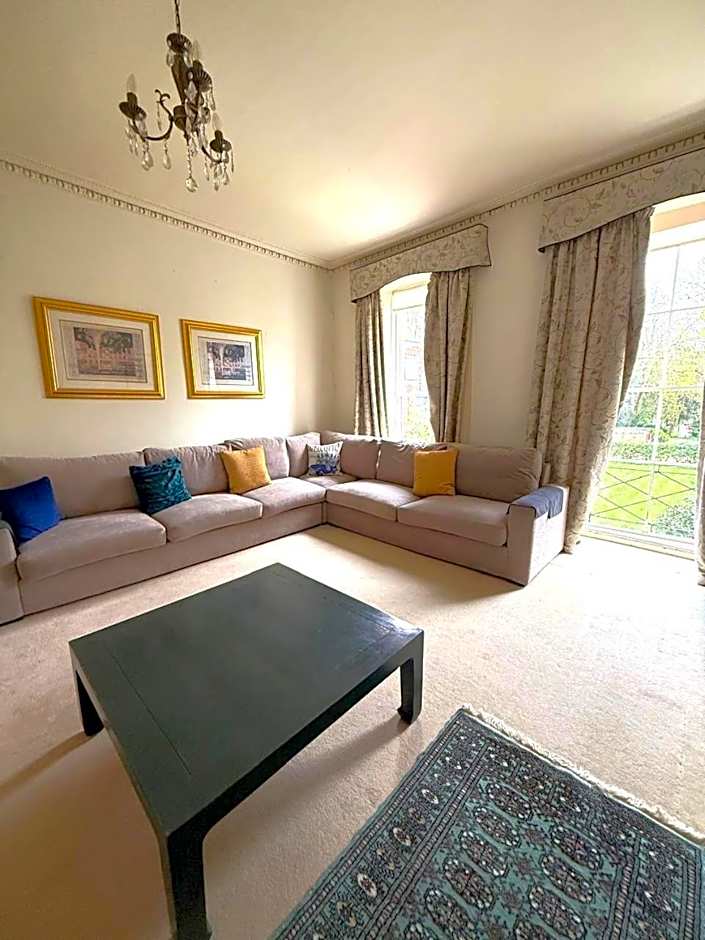 East Pallant Bed and Breakfast, Located in Large Georgian Townhouse in Central Chichester