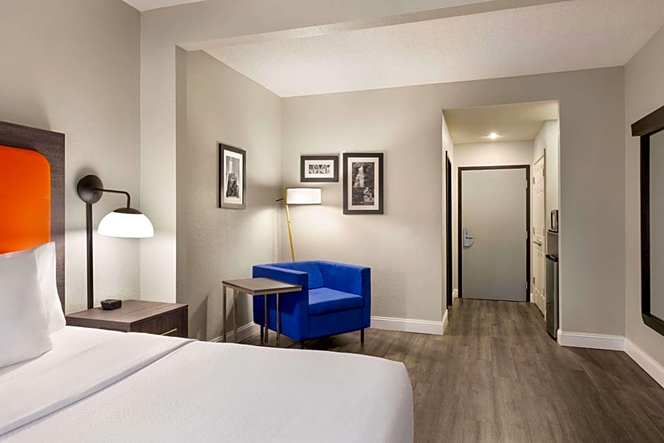 La Quinta Inn & Suites by Wyndham Mt. Laurel - Philadelphia