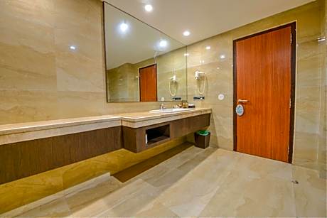 Sentinel Royal Suite Room
