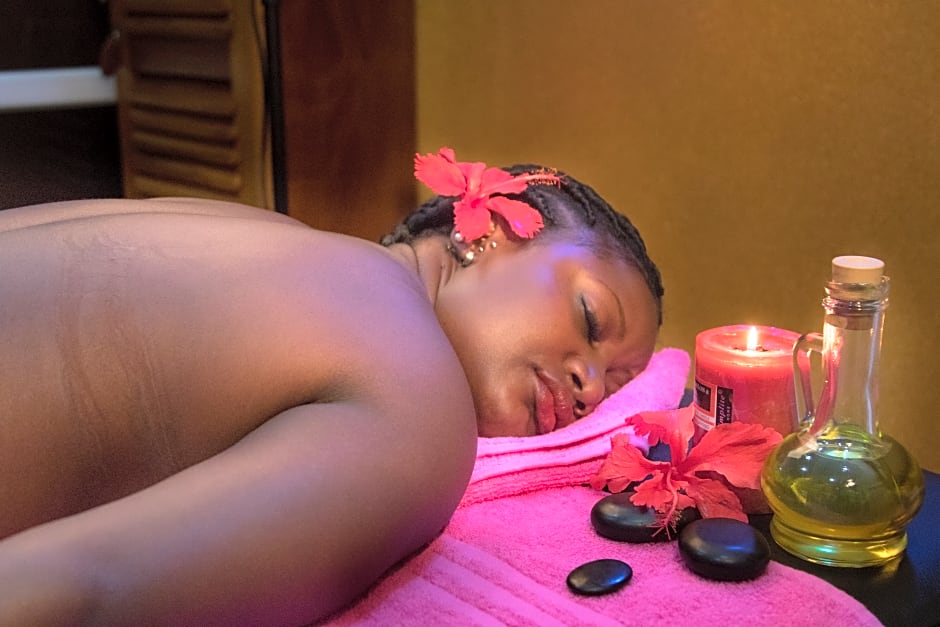 Travellers Beach Hotel & Club