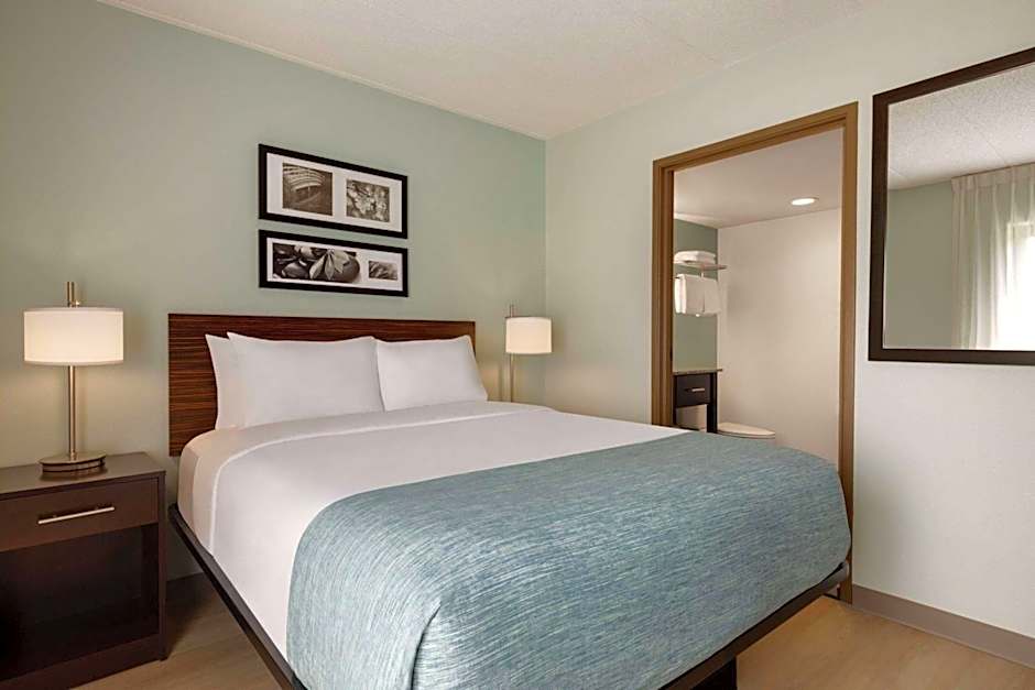 Wingate by Wyndham Salisbury