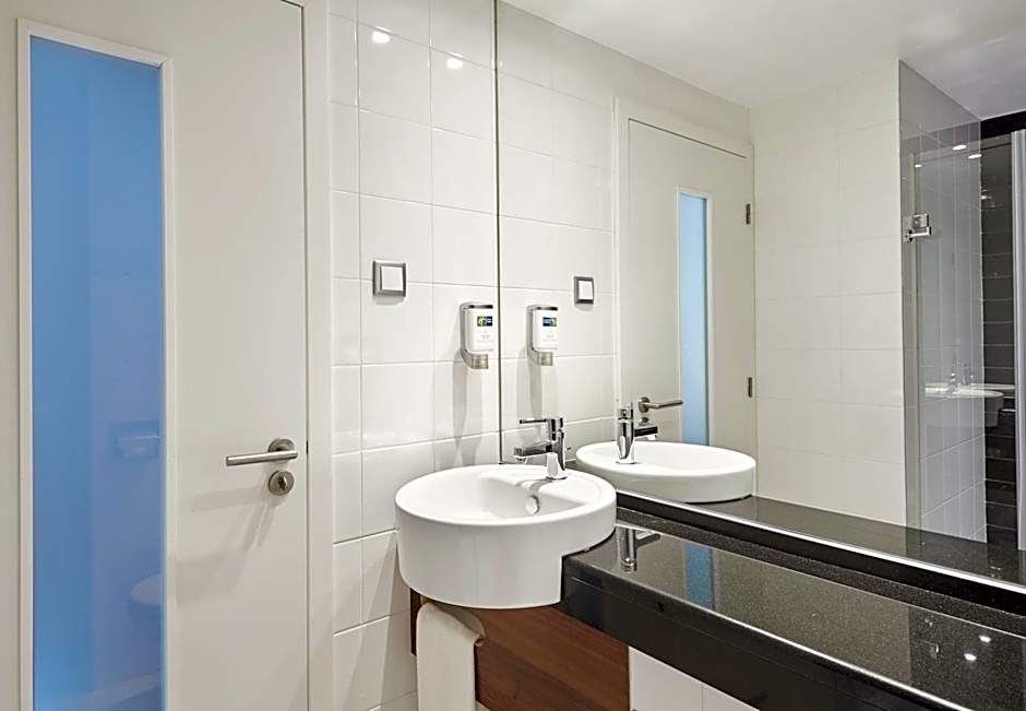 Holiday Inn Express Lisbon Alfragide By IHG