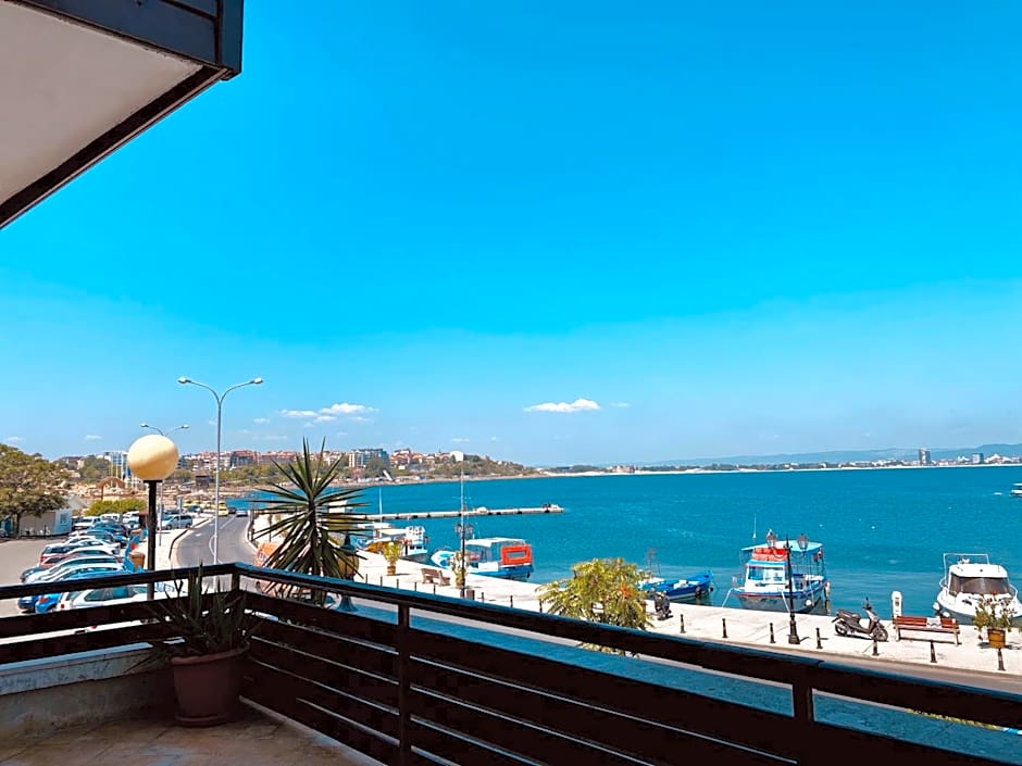 Family Hotel Saint Nikola and Free parking