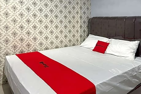 RedDoorz near Waterpark Citra Garden Medan