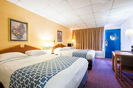 2 Queen Beds Smoking Accessible