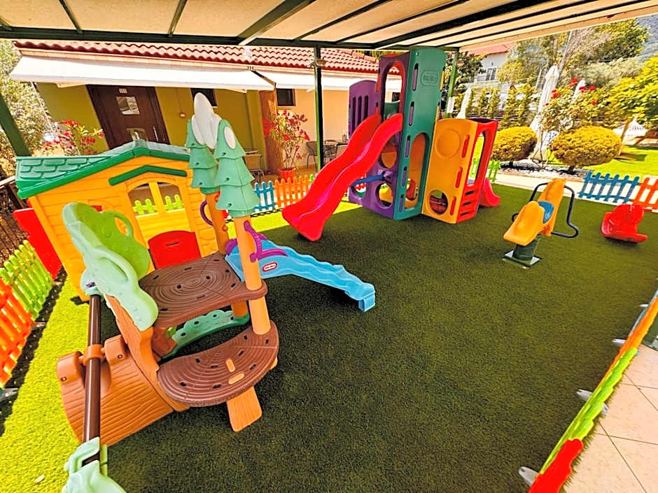 Anassa Deluxe Apartments & Studios