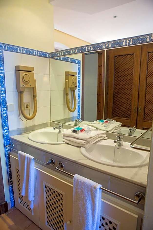 Apartamentos Turísticos Bahía Sur