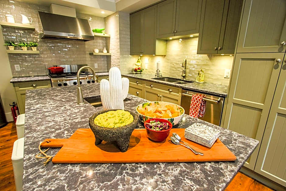 Kelowna Bed & Breakfast - CHATHAM HOUSE